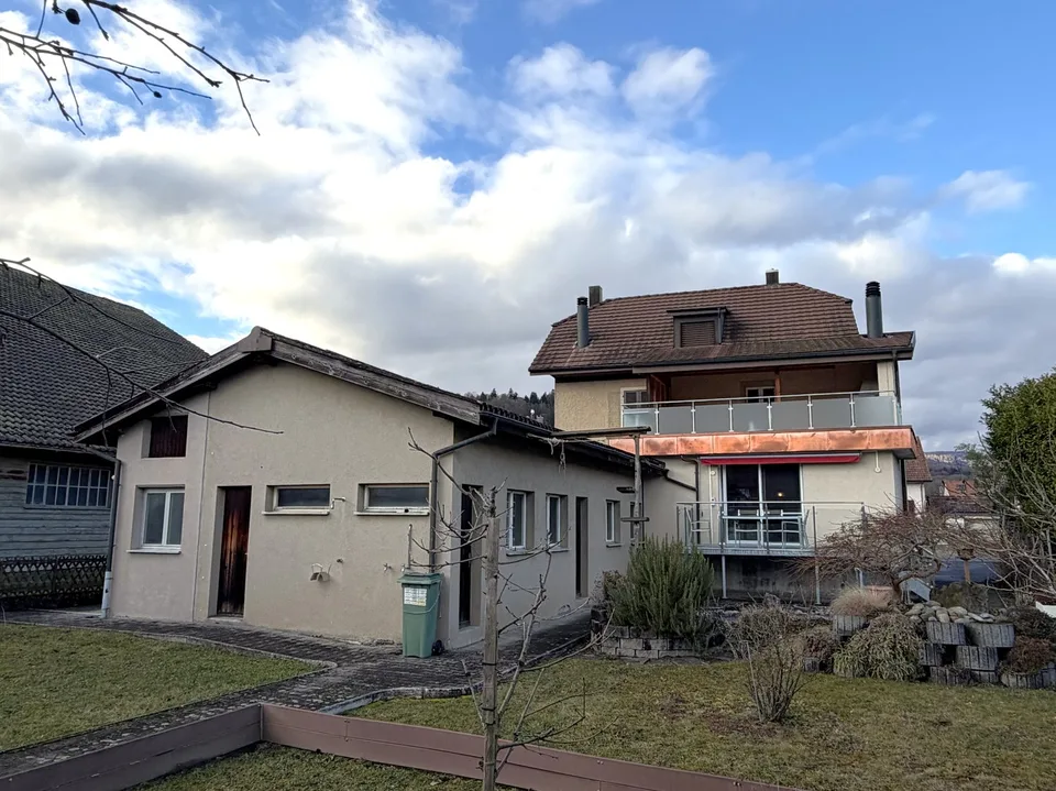 Casa a due famiglie / casa a generazioni / lavorare e vivere sotto un stesso tetto