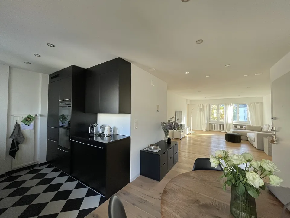 3.5 Zi. Attikawohnung, 2 Balkone, Lift - Top Standort