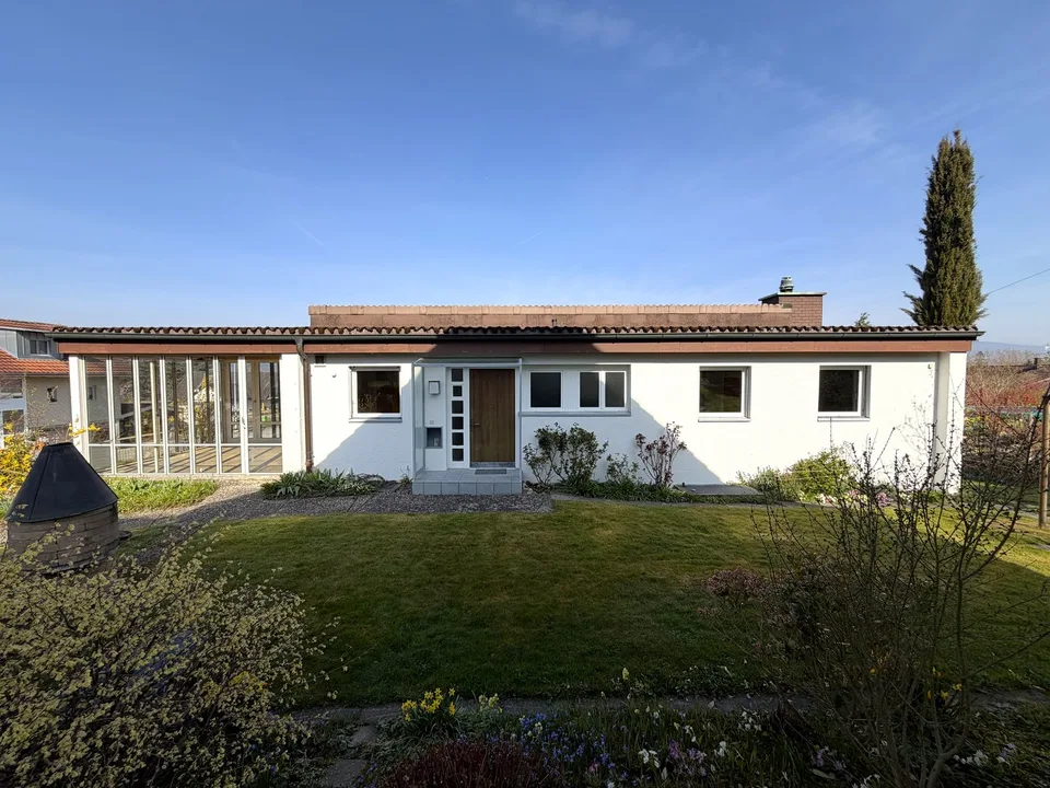 Emplacement populaire, ensoleillé et calme avec potentiel d'agrandissement sur un terrain de 880 m2