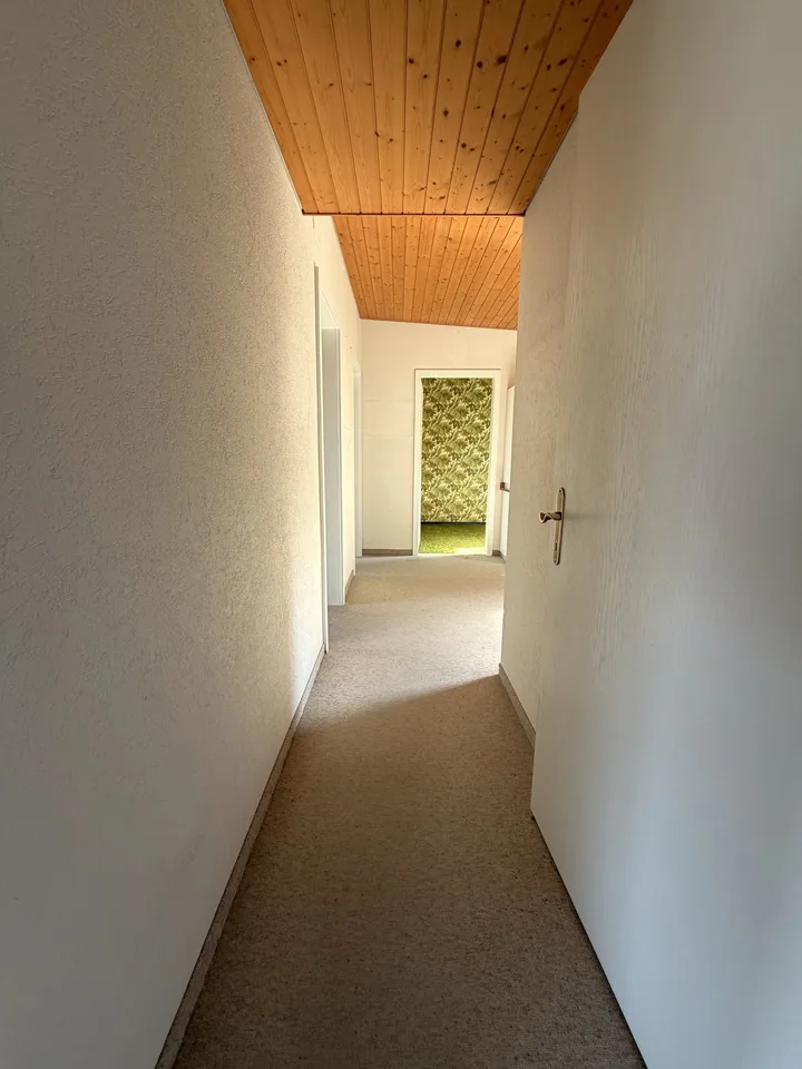 BELIEBTE, SONNIGE UND RUHIGER LAGE MIT AUSBAUPOTENTIAL AUF 880 M2 GRUNDSTÜCK – Foto 9 von 21