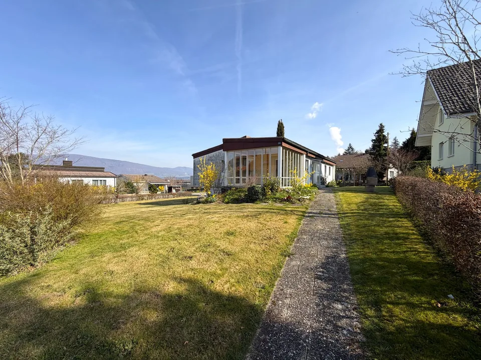 BELIEBTE, SONNIGE UND RUHIGER LAGE MIT AUSBAUPOTENTIAL AUF 880 M2 GRUNDSTÜCK