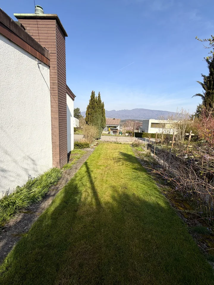 Emplacement populaire, ensoleillé et calme avec potentiel d'agrandissement sur un terrain de 880 m2