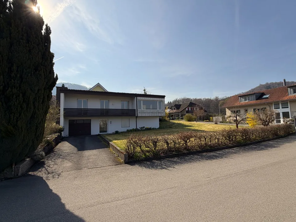 Emplacement populaire, ensoleillé et calme avec potentiel d'agrandissement sur un terrain de 880 m2