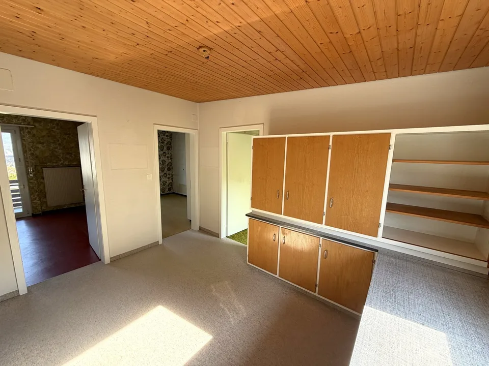 BELIEBTE, SONNIGE UND RUHIGER LAGE MIT AUSBAUPOTENTIAL AUF 880 M2 GRUNDSTÜCK – Foto 10 von 21