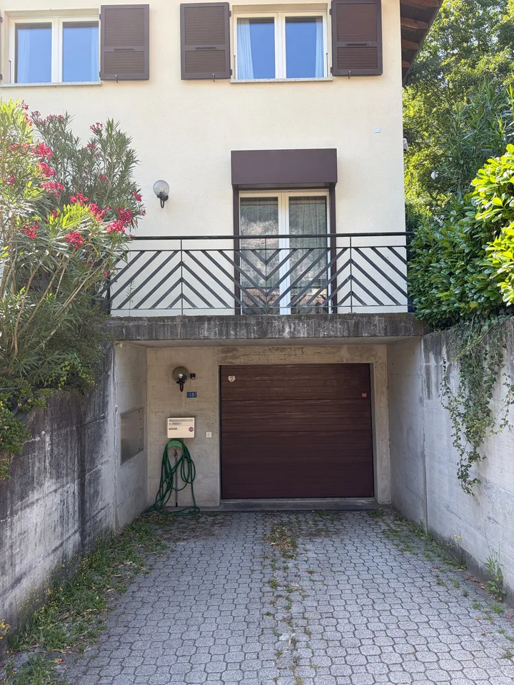 Einzigartige Einfamilienvilla mit Pool, Doppelgarage und Seeblick – Foto 12 von 17
