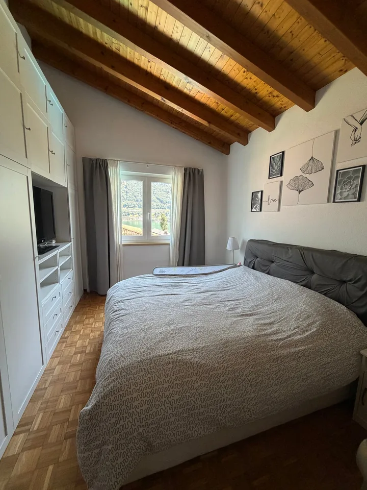 Einzigartige Einfamilienvilla mit Pool, Doppelgarage und Seeblick – Foto 8 von 17