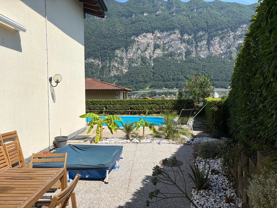 Einzigartige Einfamilienvilla mit Pool, Doppelgarage und Seeblick – Foto 11 von 17