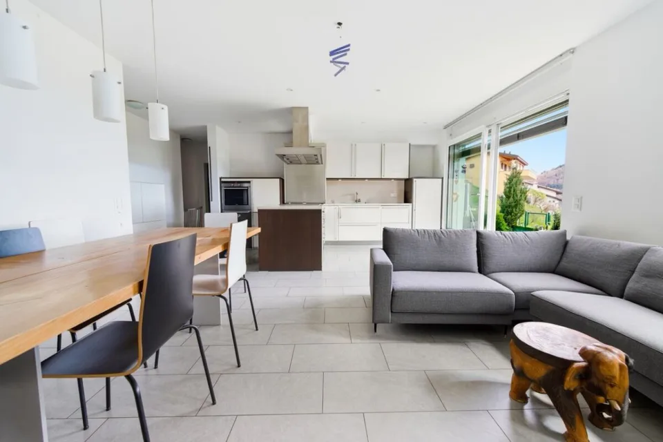 Ampia casa familiare con giardino, vista aperta e sole tutto il giorno