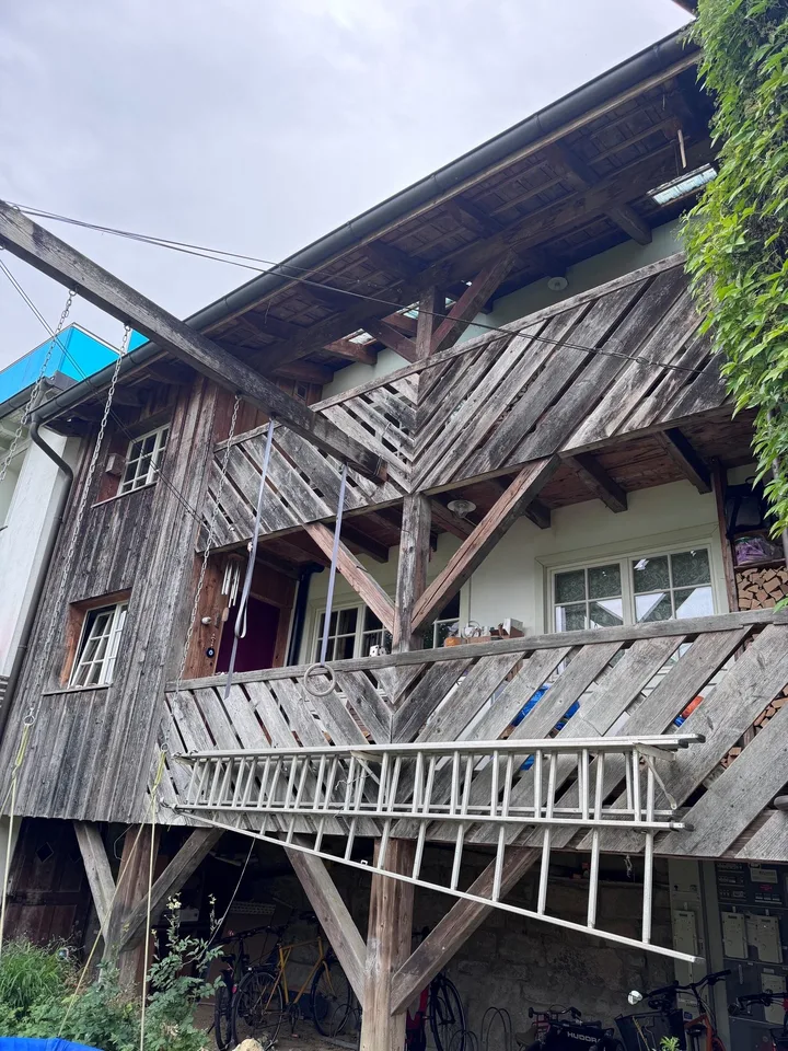 Charmante Dachwohnung im Grünen und beim Naherholungsgebiet