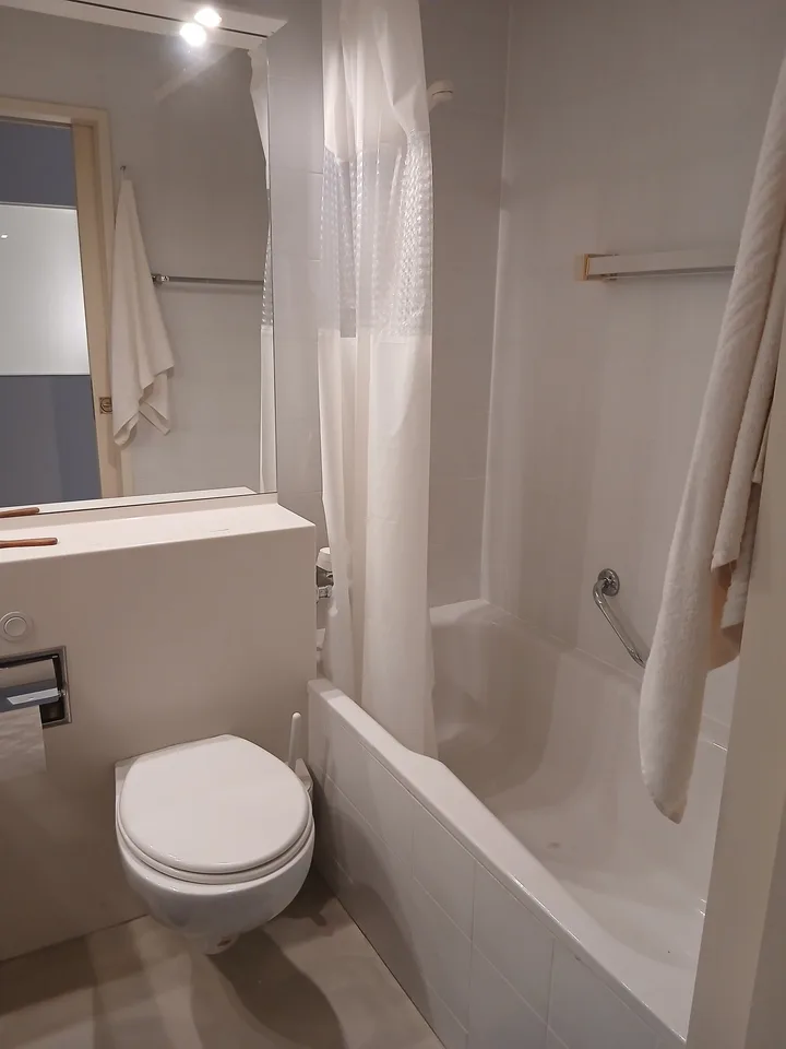 Splendido appartamento in residence con piscina e accesso al lago – Foto 9 von 18