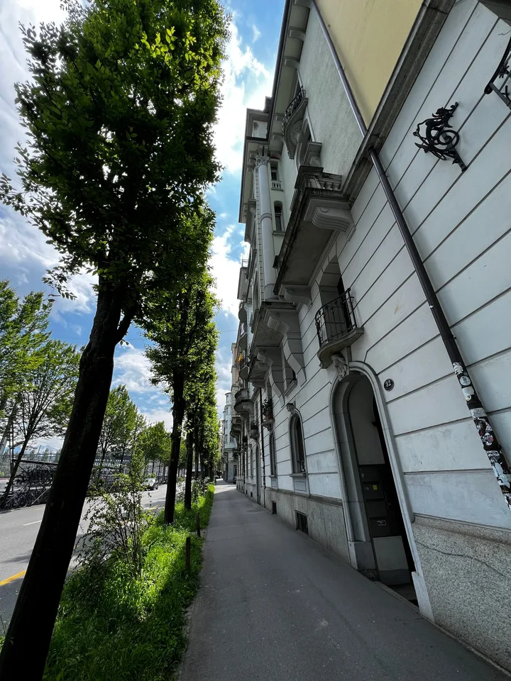 Charmante 2.5-Zimmer-Maisonette-Wohnung mit Dachterrasse im Herz von Luzern