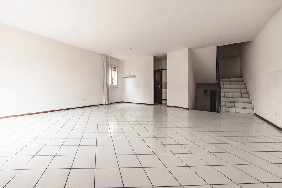 Maison mitoyenne charmante de 5.5 pièces à Chiasso – disponible immédiatement !