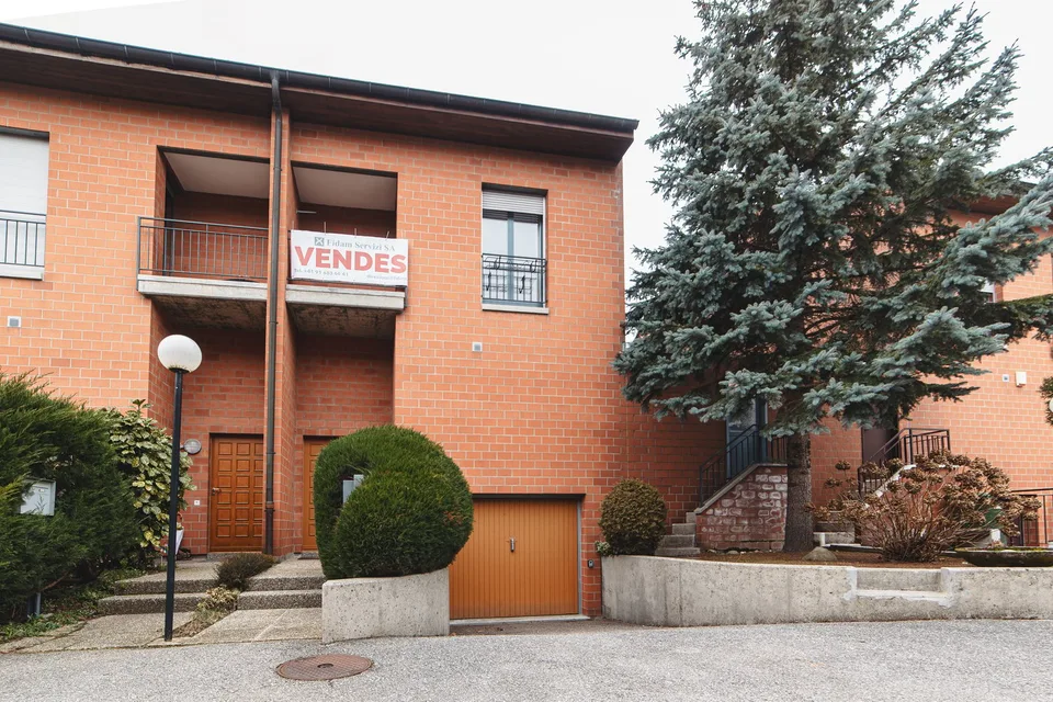 Incantevole Casa Bifamiliare di 5.5 Locali a Chiasso – Disponibile Subito!