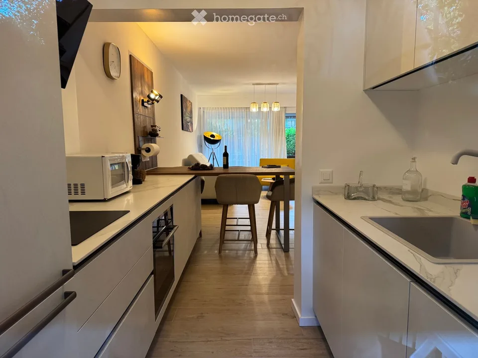 Appartamento 2.5 ad Ascona: Un Gioiello di Design e Luce