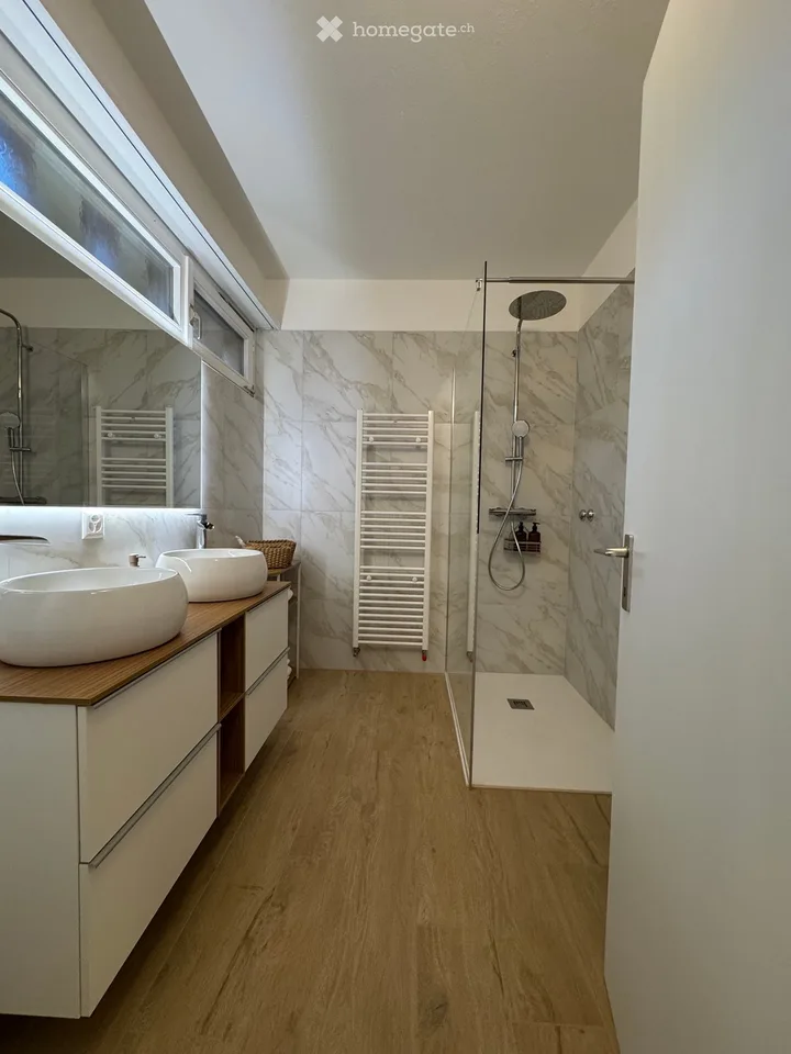 Appartamento 2.5 ad Ascona: Un Gioiello di Design e Luce