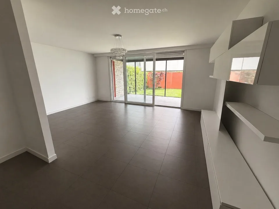 Moderno appartamento di 4.5 Giubiasco con giardino