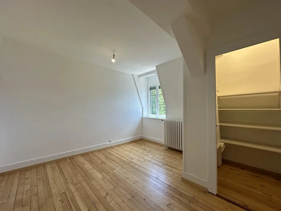 Großes Apartment mit 3 Zimmern im letzten Stock renoviert – Foto 6 von 8