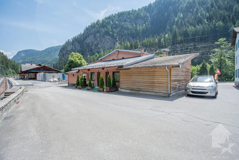 Immeuble mixte avec activités en cours - Le Châtelard (VS)