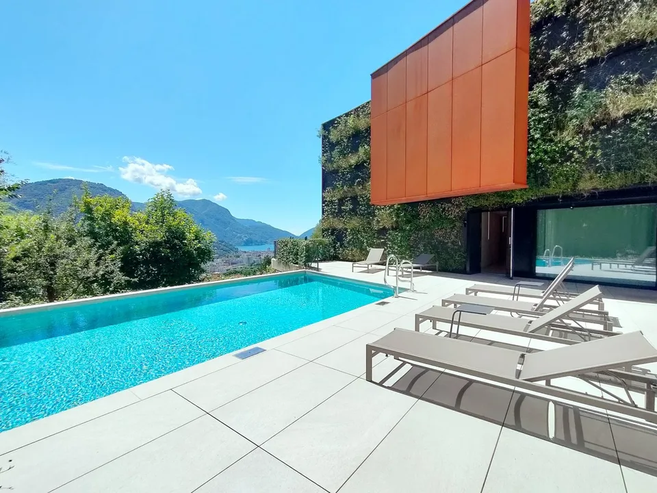 Splendido appartamento duplex 4.5 locali con piscina a Canobbio