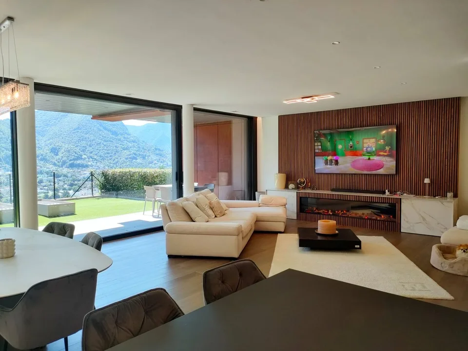 Prächtige 4.5-Zimmer-Duplexwohnung mit Pool in Canobbio