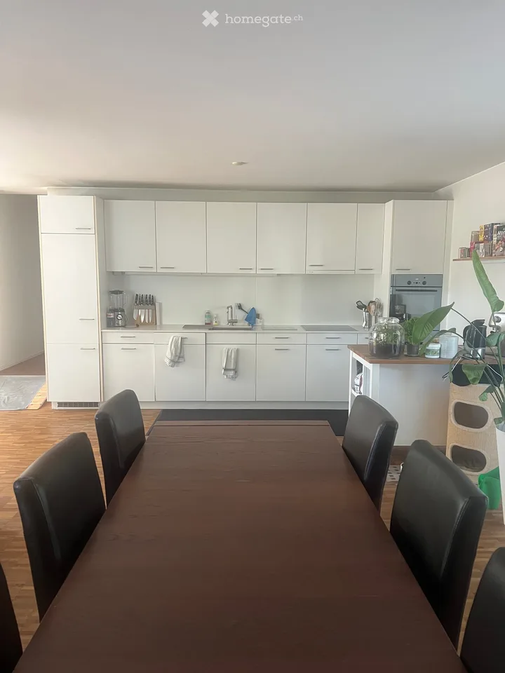 Grosszügige und helle 4.5-Zimmer-Wohnung mit privatem Eingang und grossem Garten