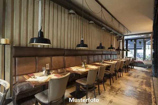 *Abizione/ristorante e terreno*