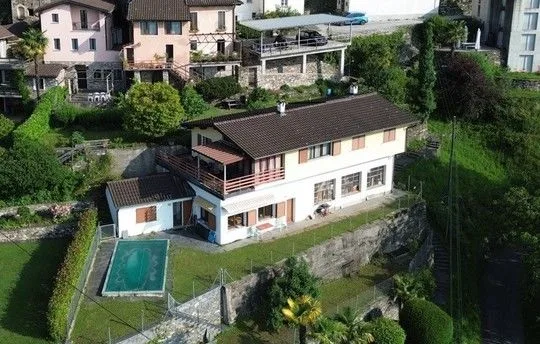 Einzelhof mit Seeblick