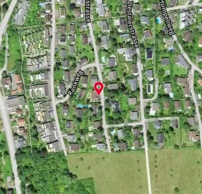 *Einfamilienhaus mit Schwimmbecken*
