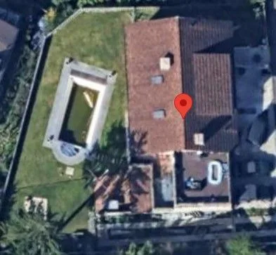 *Einfamilienhaus mit Schwimmbecken*