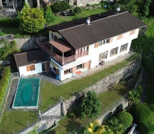 *Casa unifamiliare con vista sul lago*
