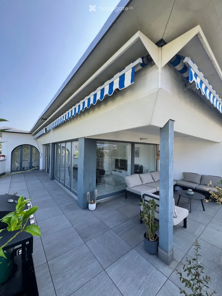 Attico 3.5 locali vista lago, terrazza e 2 parcheggi