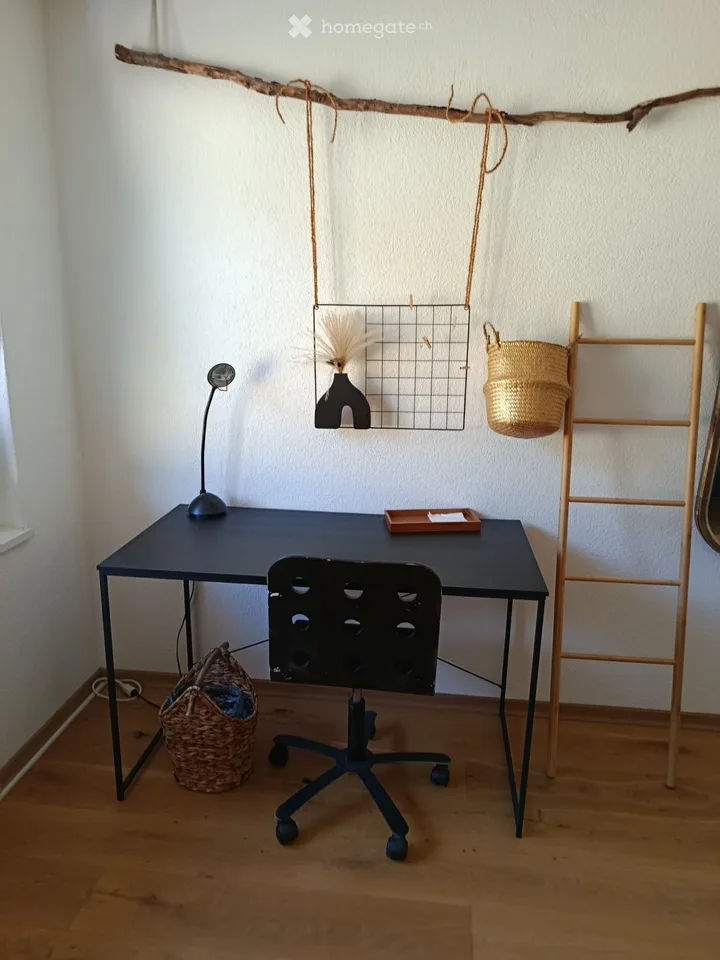 Für eine  FRAU WG-Zimmer in EFH in Lommiswil SO