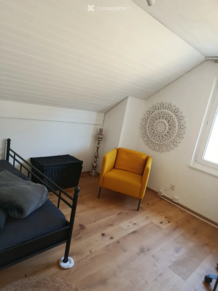 Für eine  FRAU WG-Zimmer in EFH in Lommiswil SO