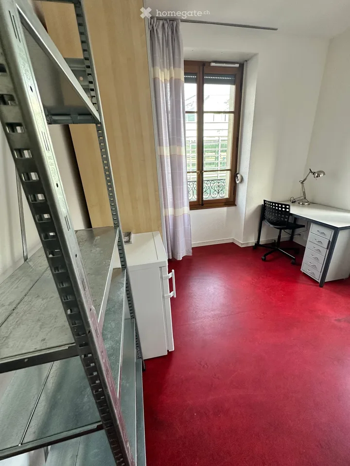 Schönes möbliertes Studentenzimmer