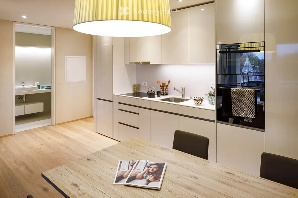 Appartamento moderno 2.5 locali con loggia grande a Kloten