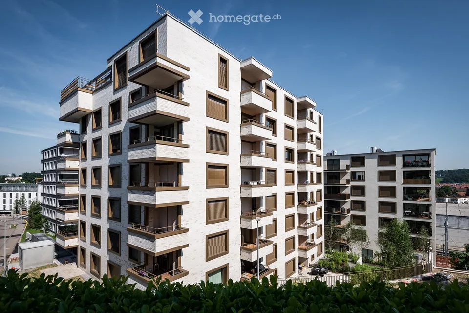 Appartamento moderno 2.5 locali con loggia grande a Kloten