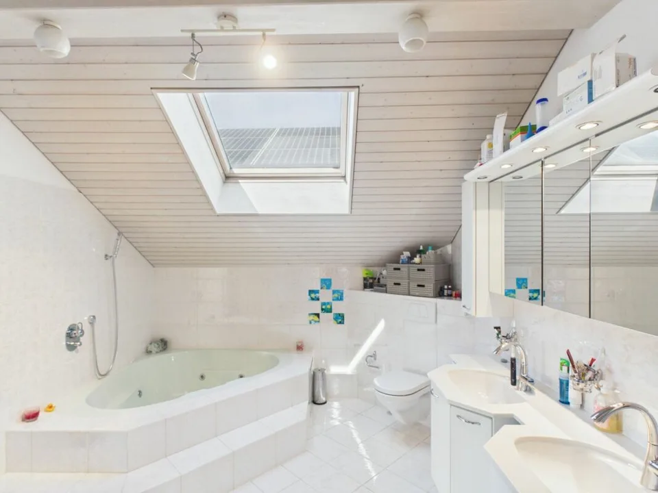 Traumhaftes Doppeleinfamilienhaus in Familienquartier – Foto 17 von 23