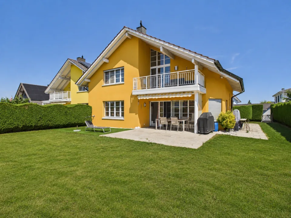 Traumhaftes Doppeleinfamilienhaus in Familienquartier