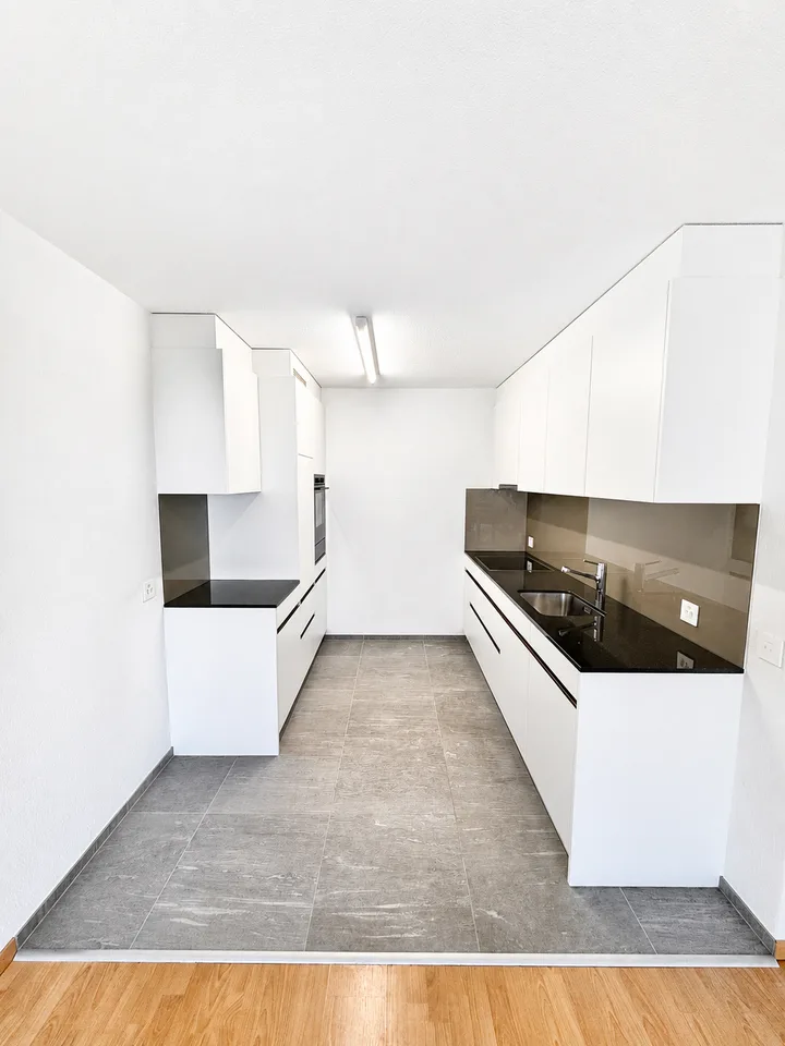 Helle 2.5-Zimmer-Wohnung mit Balkon in Schöftland