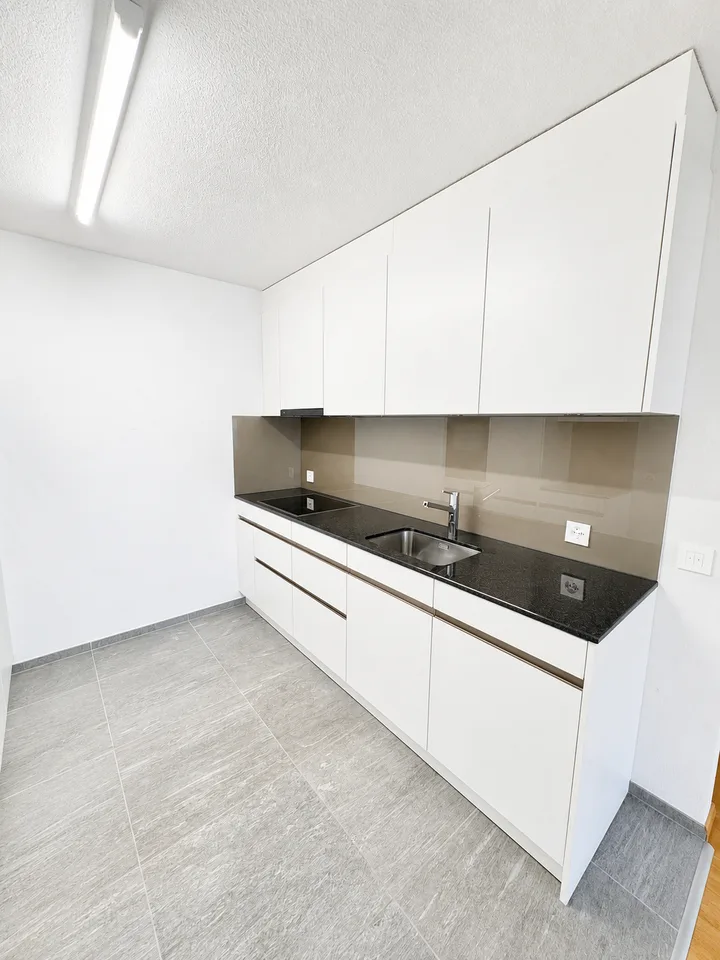 Helle 2.5-Zimmer-Wohnung mit Balkon in Schöftland