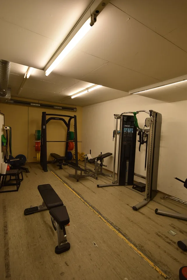 155m2, $290./m2/year – photo 15 of 28