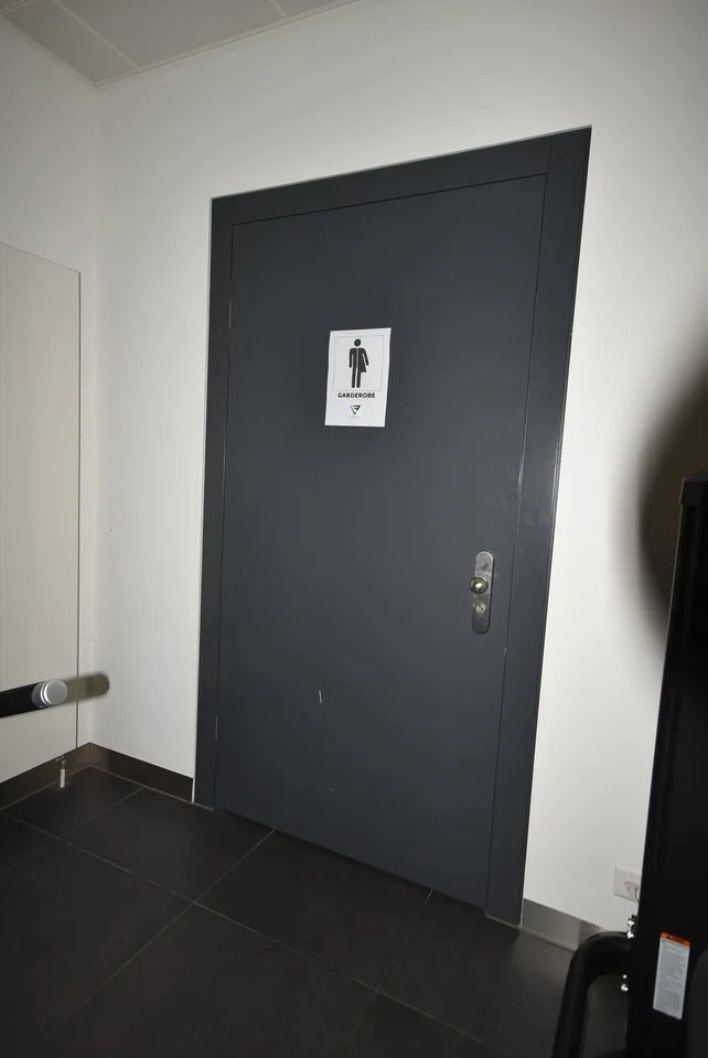 155m2, $290./m2/year – photo 11 of 28