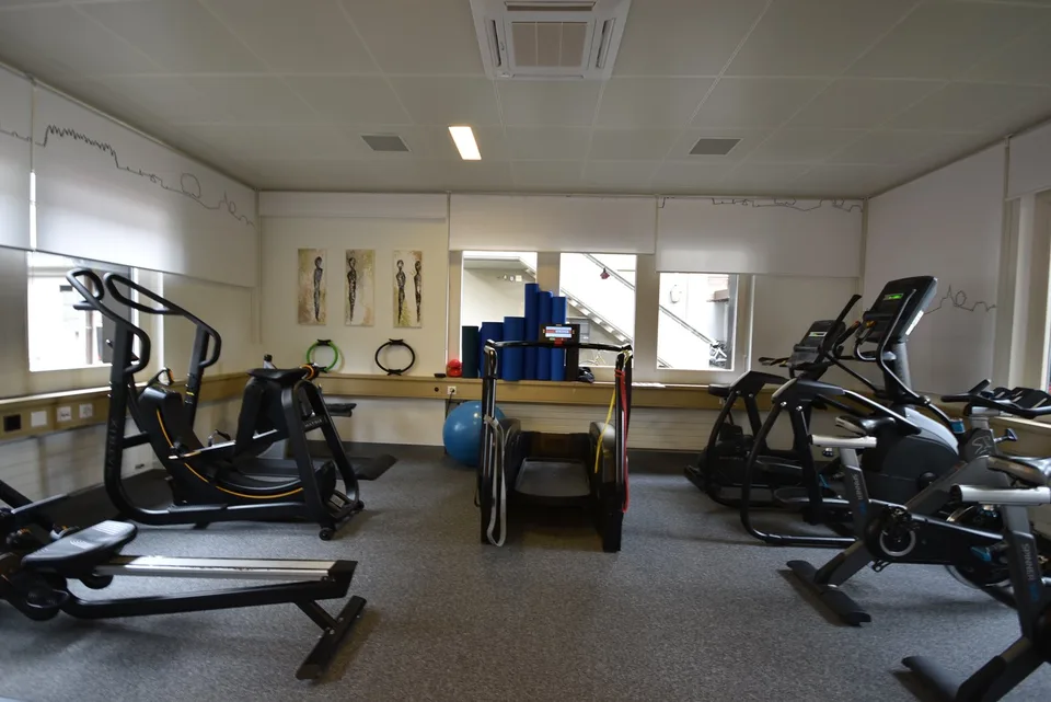 155m2, $290./m2/year – photo 6 of 28