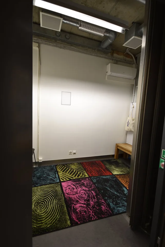 155m2, $290./m2/year – photo 10 of 28