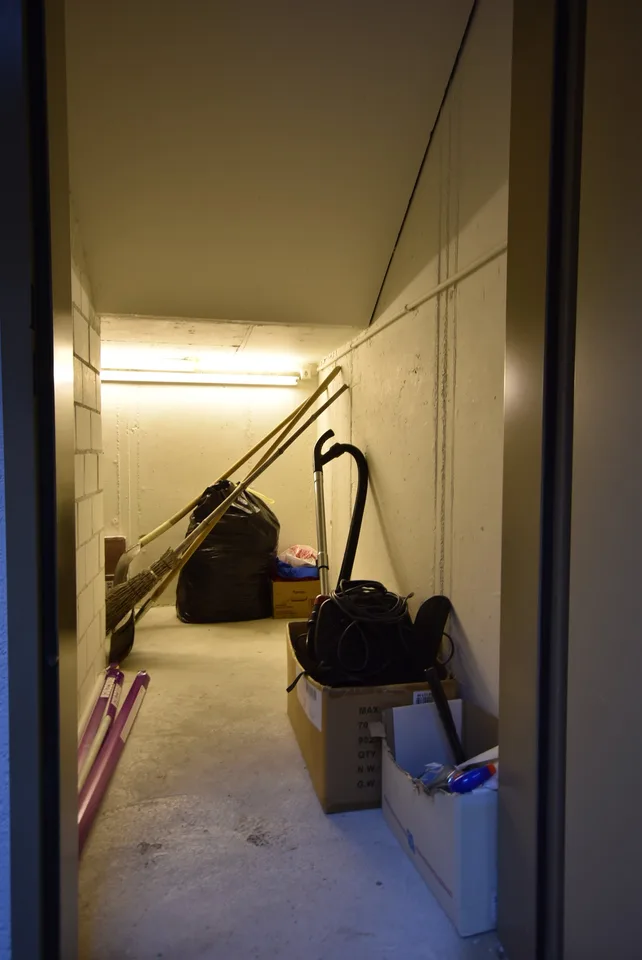 155m2, $290./m2/year – photo 17 of 28