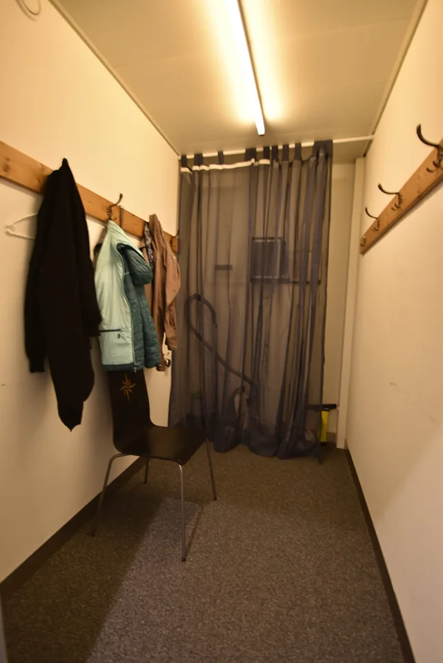 155m2, $290./m2/year – photo 7 of 28