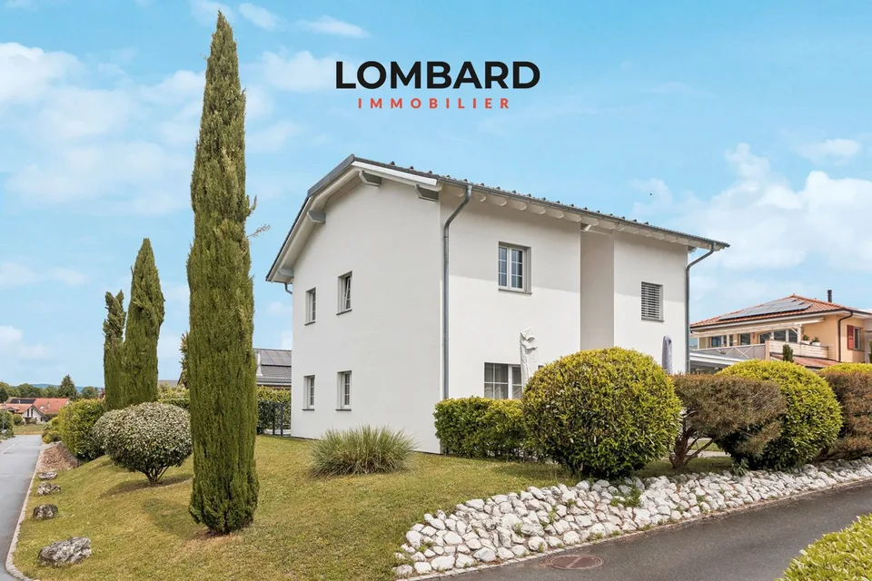Spacieuse villa individuelle avec vue sur le lac et piscine