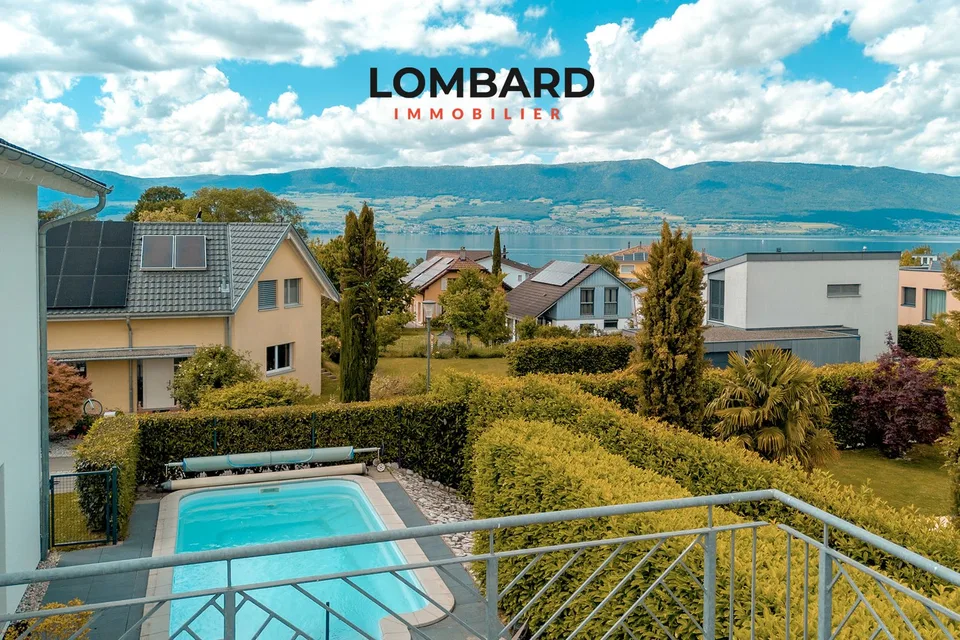 Villa indipendente spaziosa con vista lago e piscina