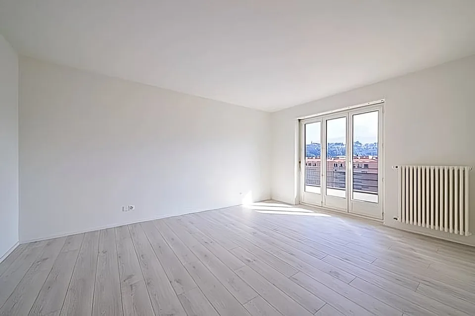 Großes 4.5-Zimmer-Wohnung komplett renoviert in Chiasso