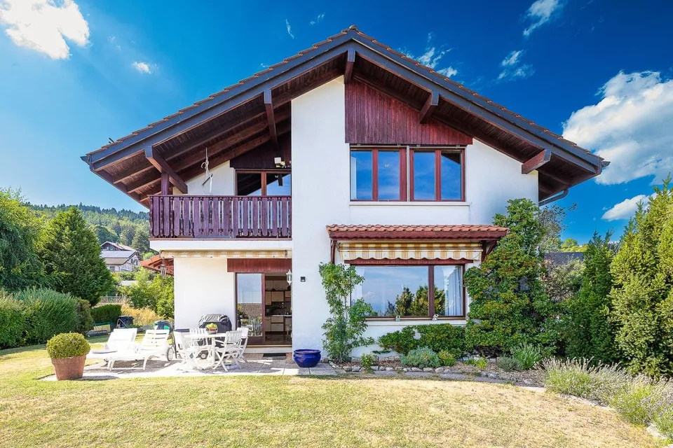 Jolie Maison à Arzier-Le Muids avec échappées sur le lac!